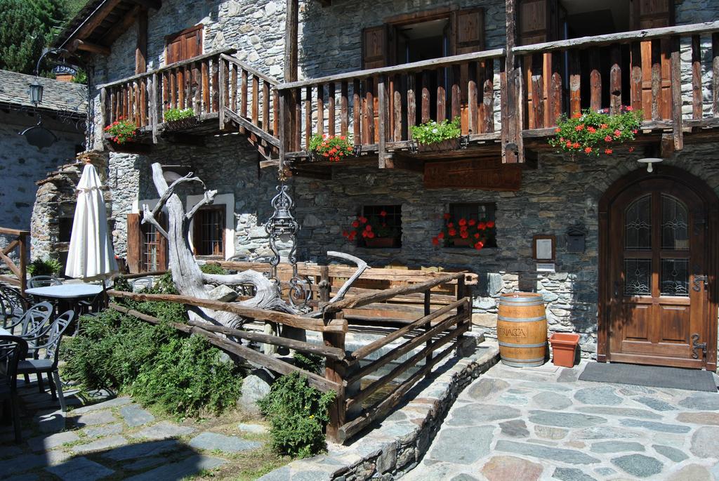 Casa Vacanza La Rocca Chiesa in Valmalenco Exterior photo